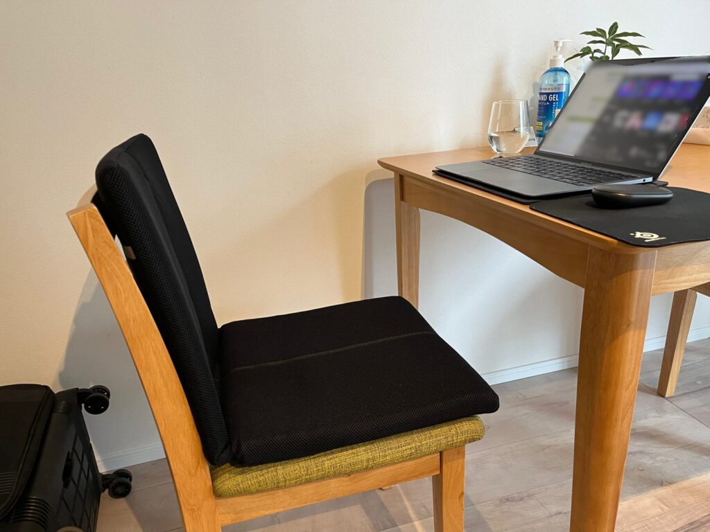 エアウィーヴ 座クッションレビュー 在宅勤務で腰痛に悩んでいる人は買うべき なごろぐ