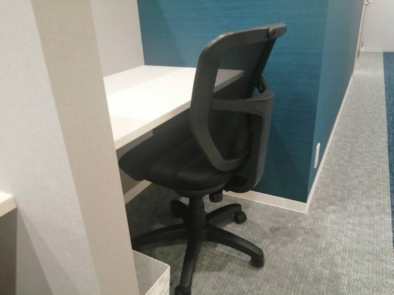 ビズコンフォート西日暮里のいすも新しいオフィスチェア。腰が痛くなることもなく、快適です